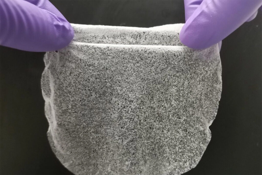 Inexpensive Gel Film Pulls Drinking Water from the Air