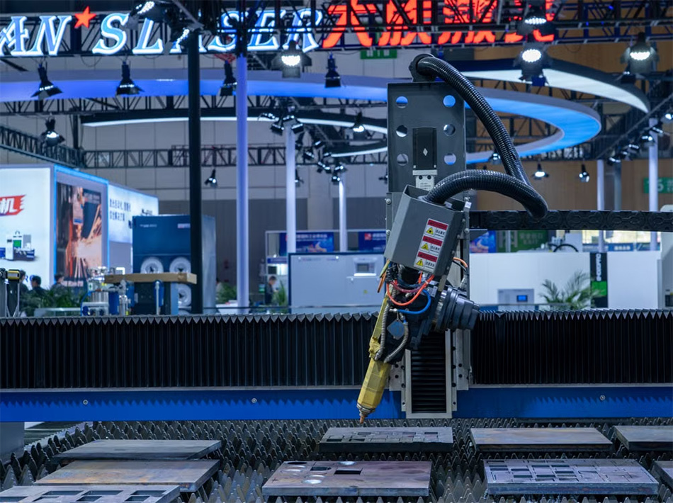 high-tech-cnc-laser-machine
